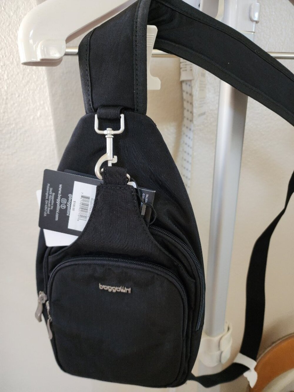 NWT~Baggallini BRYANT PARK SLING Black ~ Brand New with Tags NEW